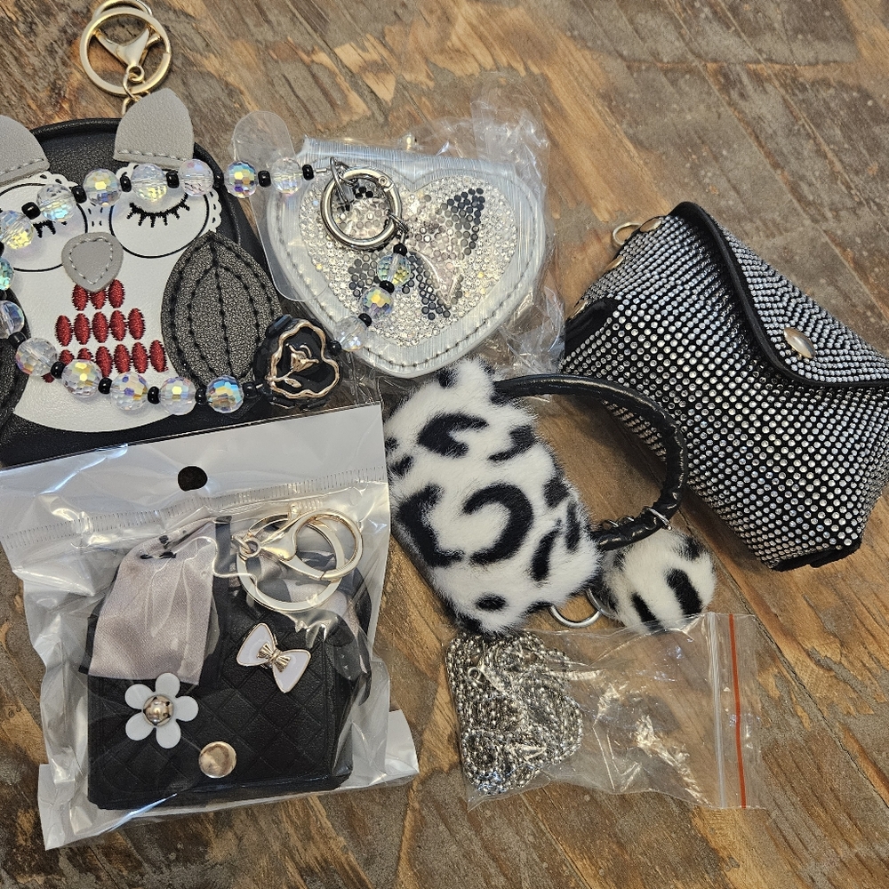 Grab Bag🖤. Zipper Bags, Phone Chain And Keyrings. Black and White Keychain Set